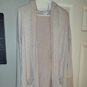 Women's Shawl. Size L.